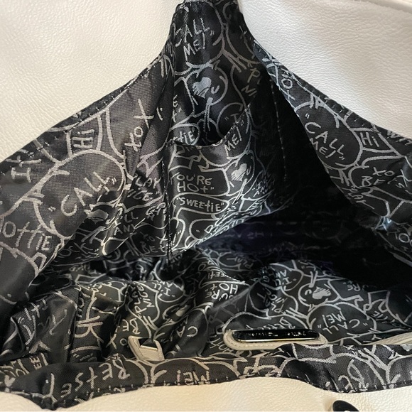 Betsy Johnson Large hand bag. Color: White - Picture 11 of 16